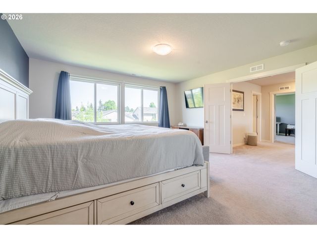 235 WALNUT St, Mt Angel, OR 97362