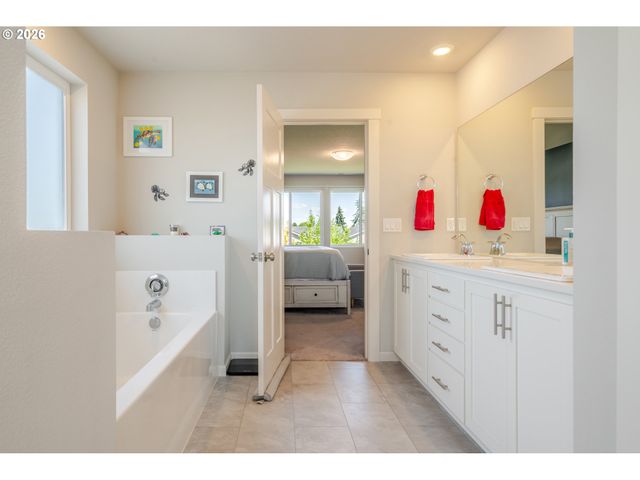 235 WALNUT St, Mt Angel, OR 97362