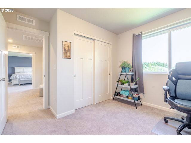 235 WALNUT St, Mt Angel, OR 97362