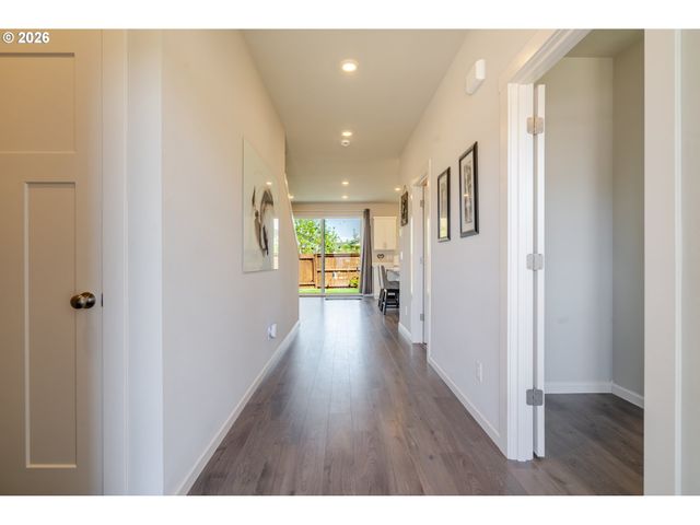 235 WALNUT St, Mt Angel, OR 97362