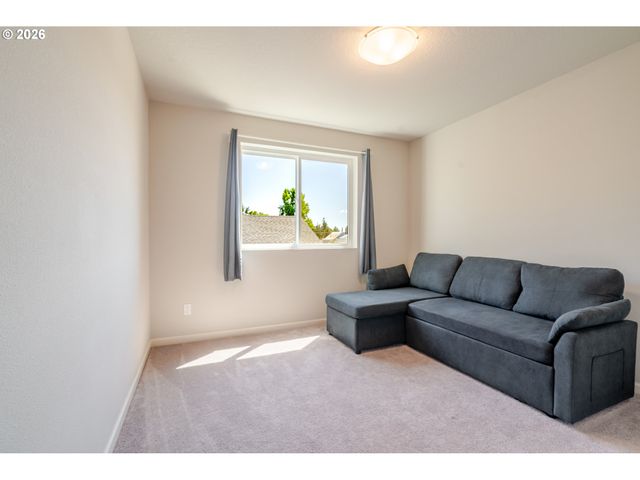 235 WALNUT St, Mt Angel, OR 97362