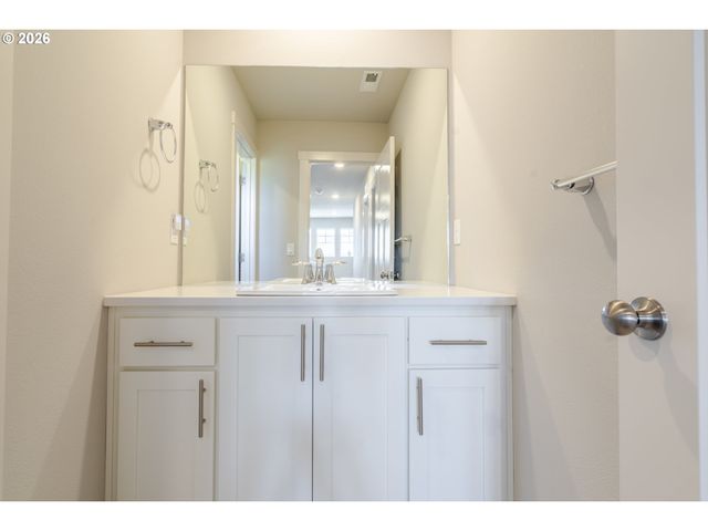 235 WALNUT St, Mt Angel, OR 97362