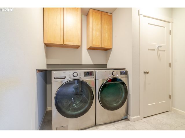 235 WALNUT St, Mt Angel, OR 97362