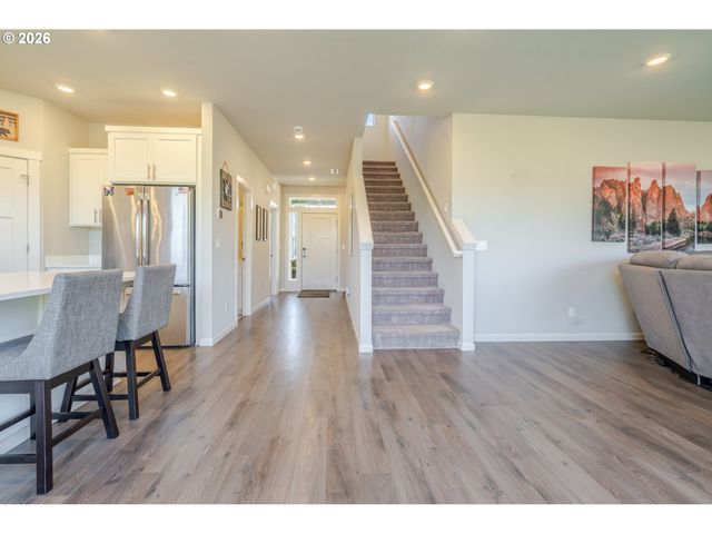 235 WALNUT St, Mt Angel, OR 97362