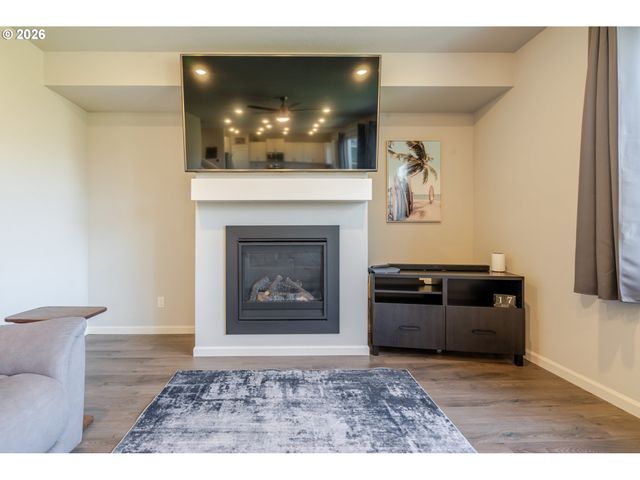 235 WALNUT St, Mt Angel, OR 97362
