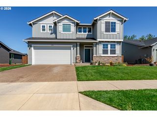 235 WALNUT St, Mt Angel, OR 97362
