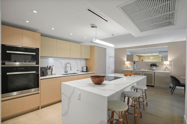 2301 Collins Avenue 407, Miami Beach, FL 33139