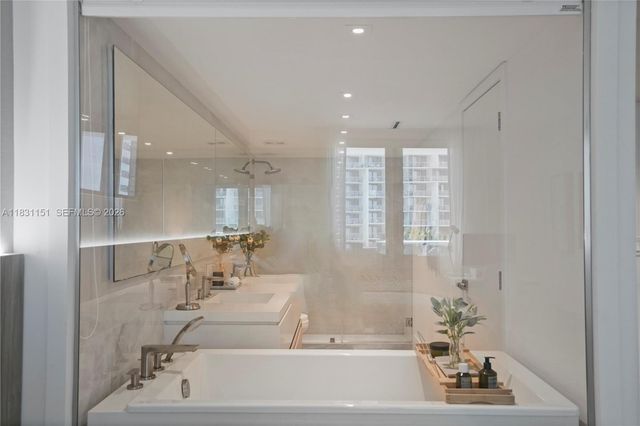 2301 Collins Avenue 407, Miami Beach, FL 33139
