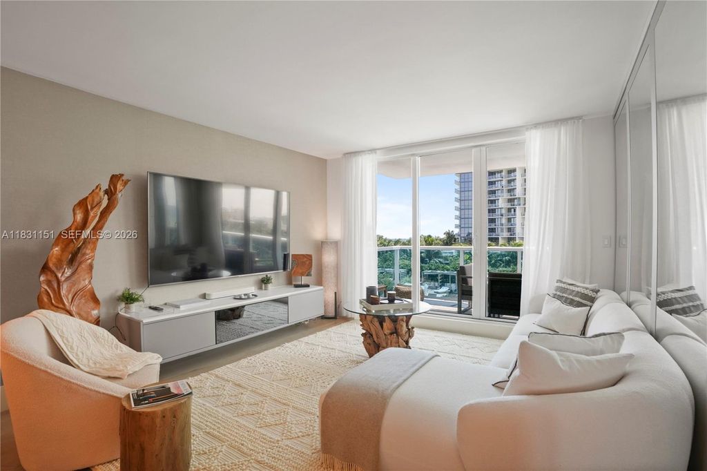 2301 Collins Avenue 407, Miami Beach, FL 33139