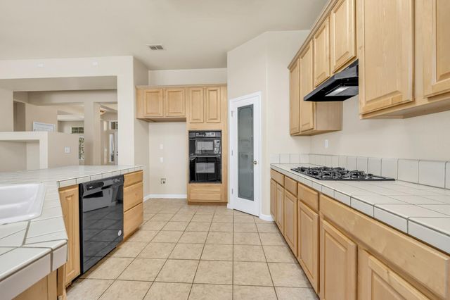 9282 Monmouth Ct, Elk Grove, CA 95758