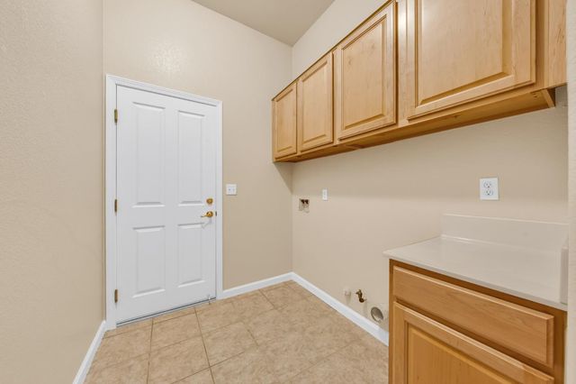 9282 Monmouth Ct, Elk Grove, CA 95758