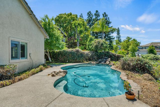9282 Monmouth Ct, Elk Grove, CA 95758