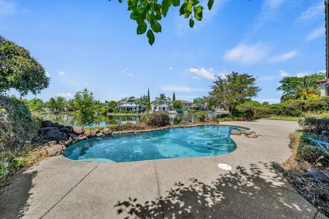 9282 Monmouth Ct, Elk Grove, CA 95758