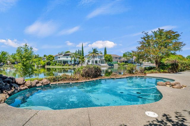9282 Monmouth Ct, Elk Grove, CA 95758