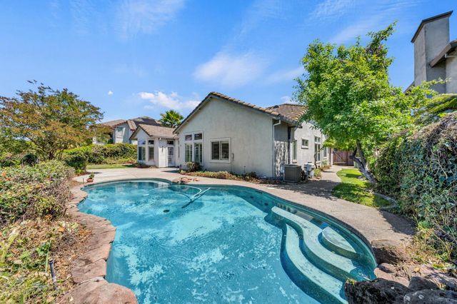 9282 Monmouth Ct, Elk Grove, CA 95758