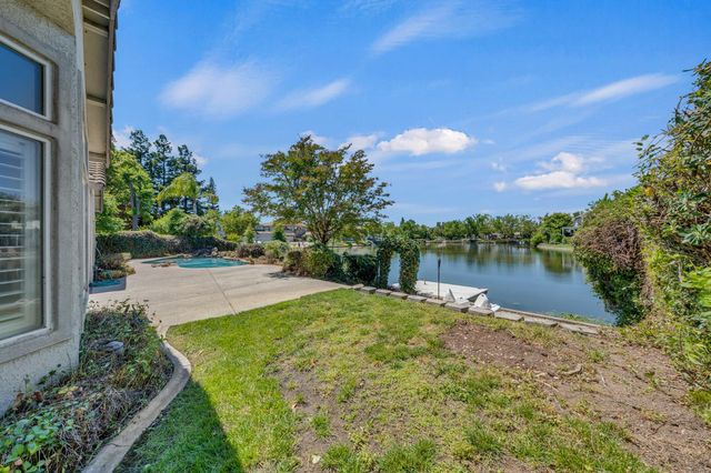 9282 Monmouth Ct, Elk Grove, CA 95758