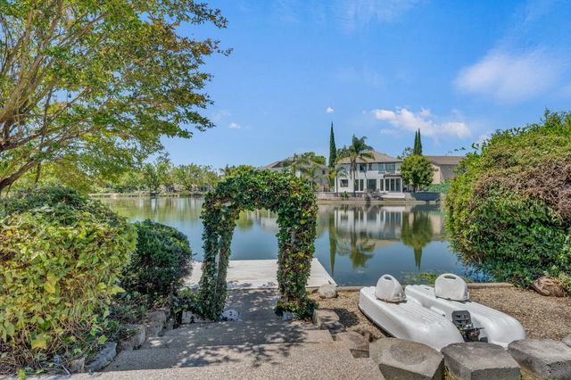 9282 Monmouth Ct, Elk Grove, CA 95758