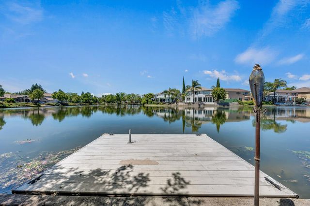 9282 Monmouth Ct, Elk Grove, CA 95758