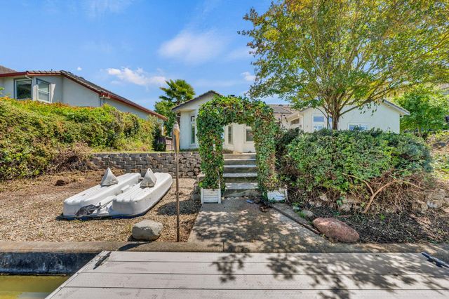 9282 Monmouth Ct, Elk Grove, CA 95758