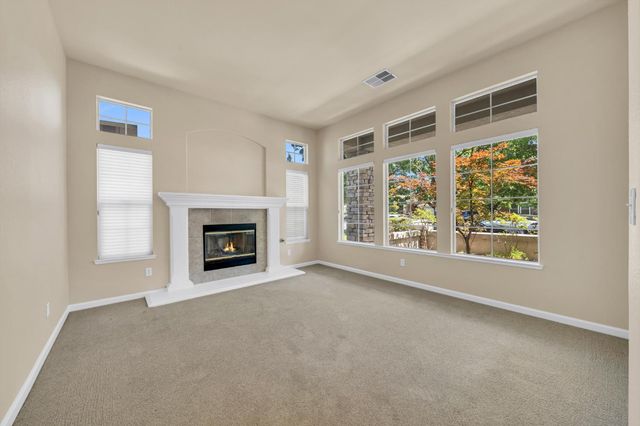 9282 Monmouth Ct, Elk Grove, CA 95758