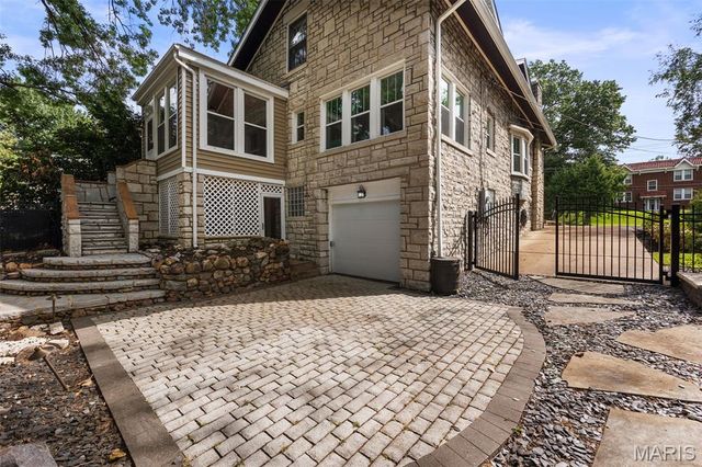 1507 McCausland Avenue, St Louis, MO 63117