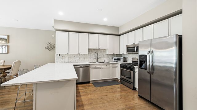 2733 N Lincoln Avenue A, Chicago, IL 60614