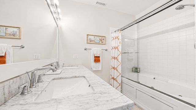 2733 N Lincoln Avenue A, Chicago, IL 60614