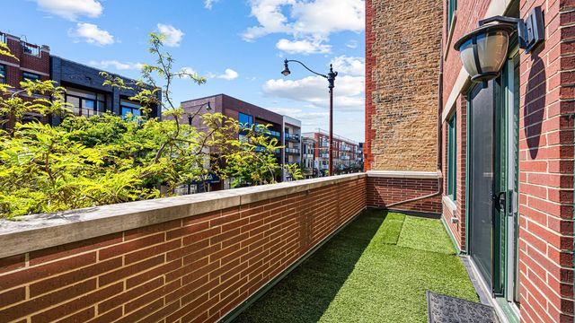 2733 N Lincoln Avenue A, Chicago, IL 60614