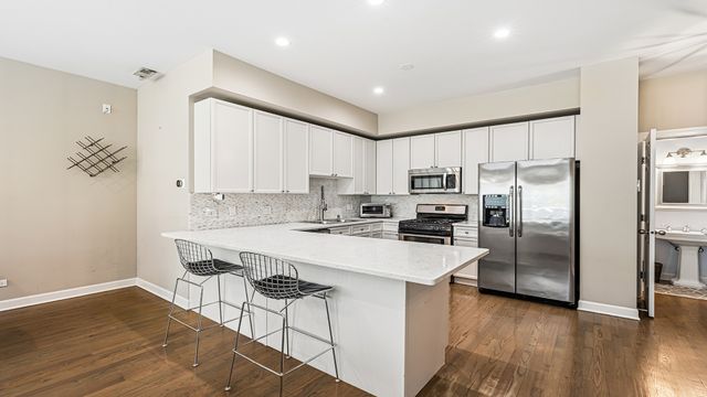 2733 N Lincoln Avenue A, Chicago, IL 60614