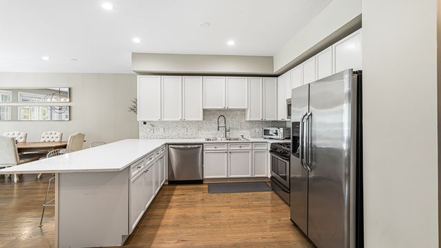 2733 N Lincoln Avenue A, Chicago, IL 60614