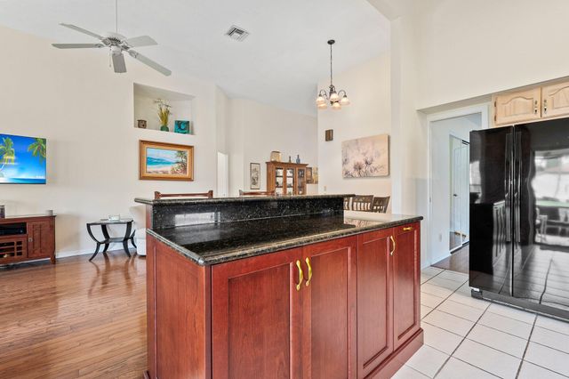 2915 SW Mariposa Circle, Palm City, FL 34990