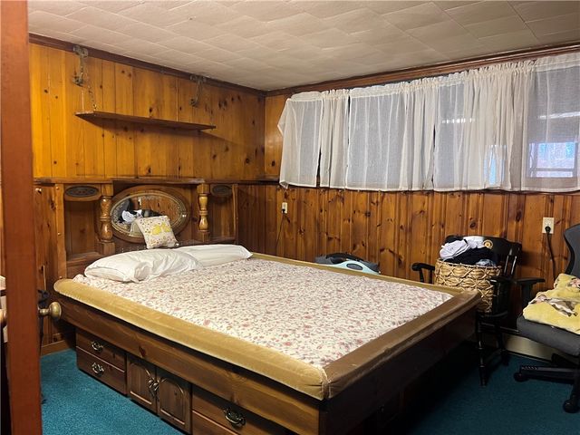 129 S Buhl Farm Dr, Hermitage, PA 16148