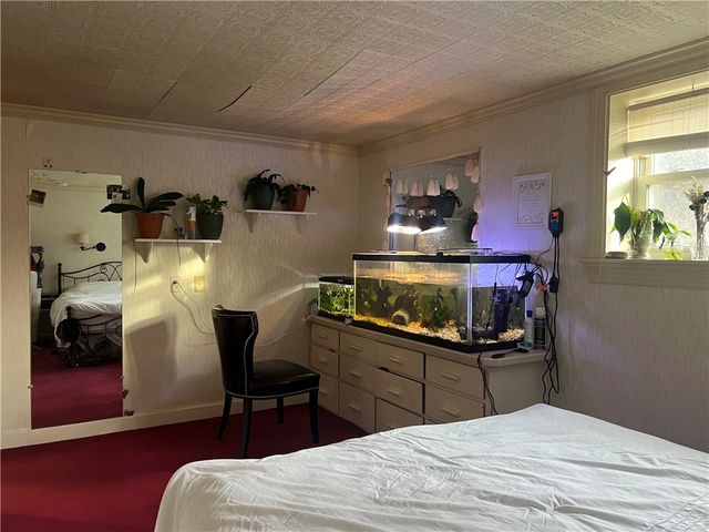 129 S Buhl Farm Dr, Hermitage, PA 16148