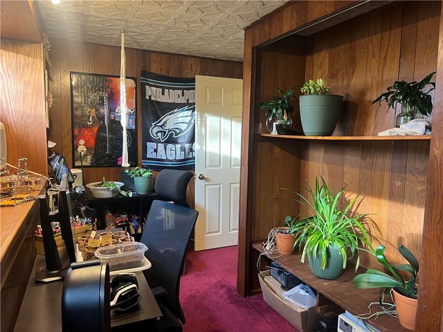 129 S Buhl Farm Dr, Hermitage, PA 16148