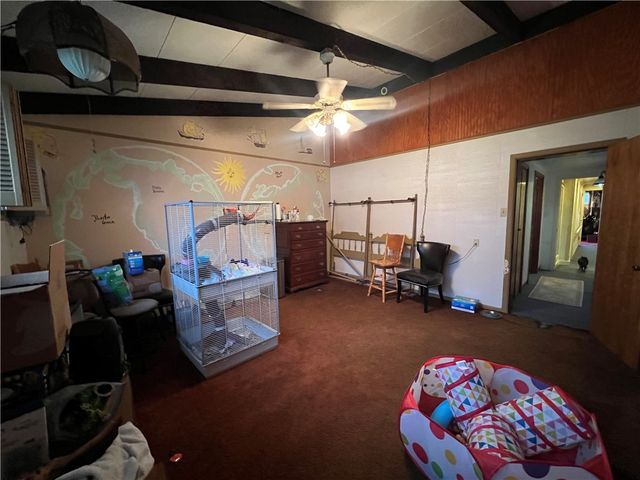 129 S Buhl Farm Dr, Hermitage, PA 16148