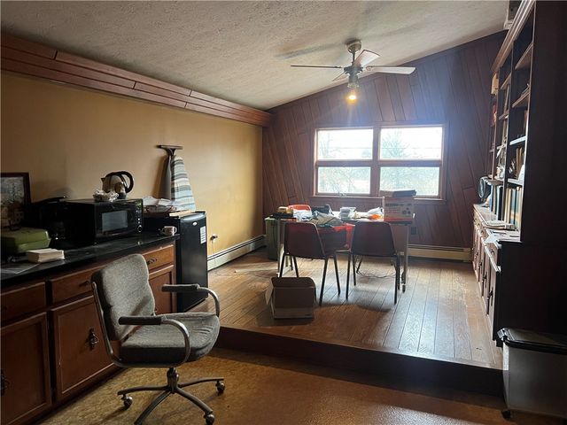 129 S Buhl Farm Dr, Hermitage, PA 16148