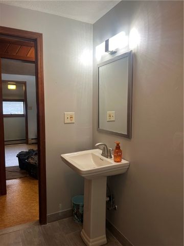 129 S Buhl Farm Dr, Hermitage, PA 16148