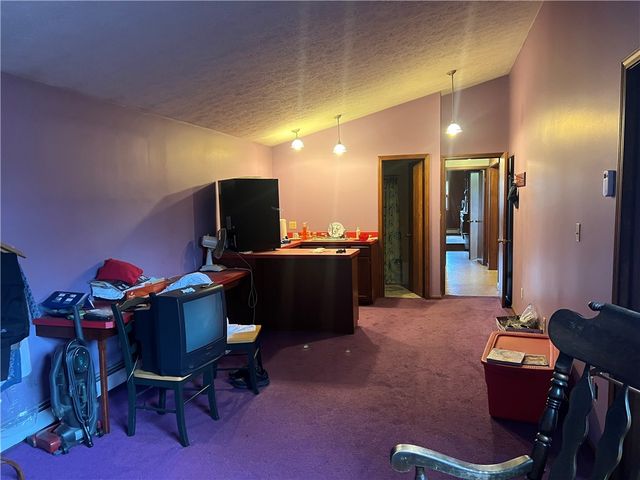 129 S Buhl Farm Dr, Hermitage, PA 16148