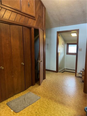 129 S Buhl Farm Dr, Hermitage, PA 16148