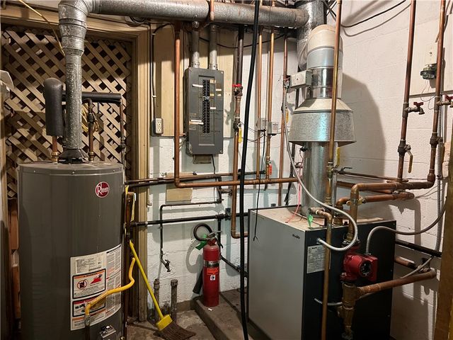 129 S Buhl Farm Dr, Hermitage, PA 16148