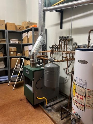 129 S Buhl Farm Dr, Hermitage, PA 16148