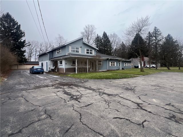 129 S Buhl Farm Dr, Hermitage, PA 16148