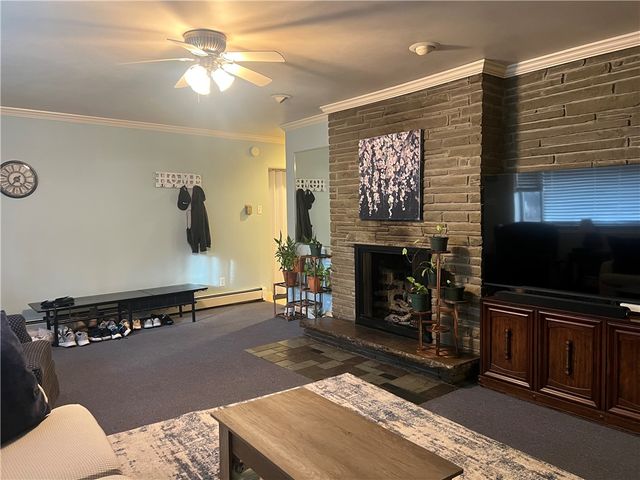 129 S Buhl Farm Dr, Hermitage, PA 16148