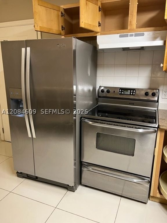 103 SE 5th St b, Dania Beach, FL 33004
