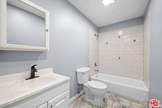 347 W 67th Street, Los Angeles, CA 90003