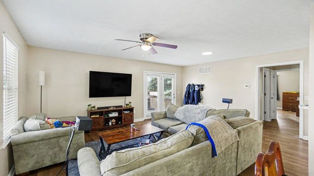 228 Blackhawk Circle, Versailles, KY 40383