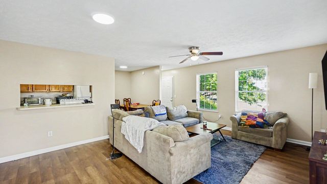228 Blackhawk Circle, Versailles, KY 40383