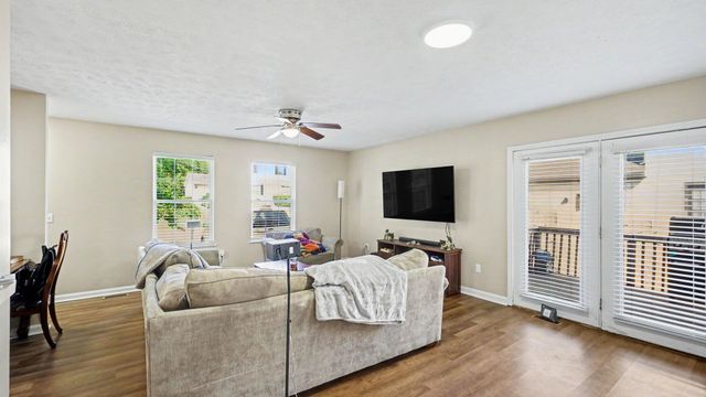228 Blackhawk Circle, Versailles, KY 40383