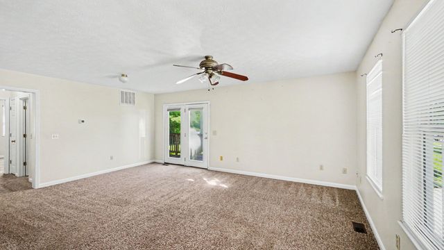 228 Blackhawk Circle, Versailles, KY 40383