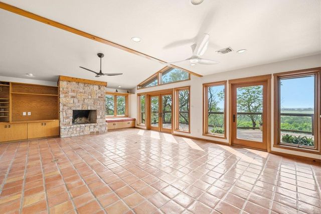 212 Comanche CP, Kyle, TX 78640